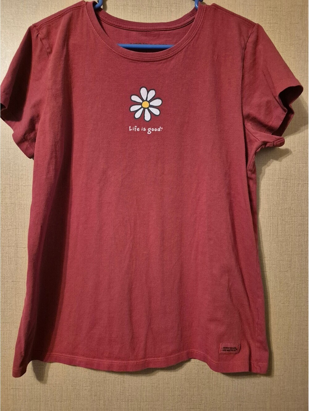 Life is Good Women's Large Red Daisy Graphic T-Shirt
